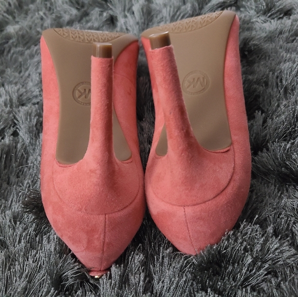 SOLD!! MICHAEL MK- Coral Pumps - Picture 3 of 5